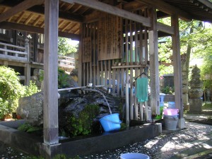 涼しさのお裾分け　小松島　地蔵寺　宝寿水