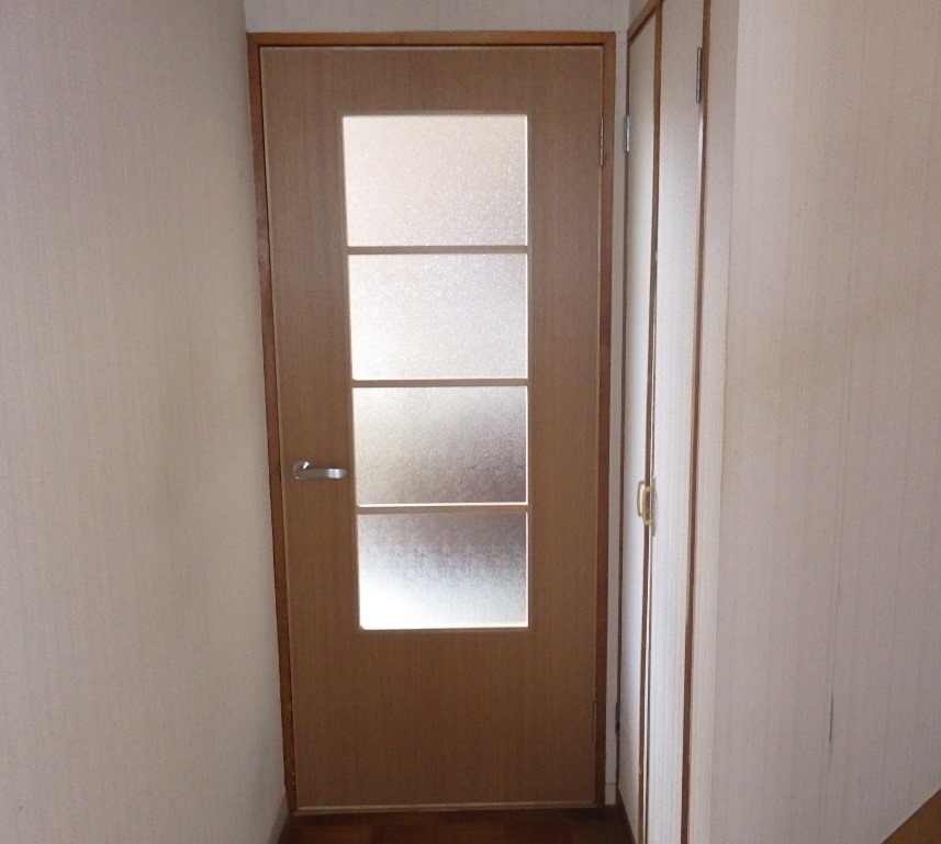 オーダーメイドの木製建具で、お部屋がぐっと明るくなりました♪