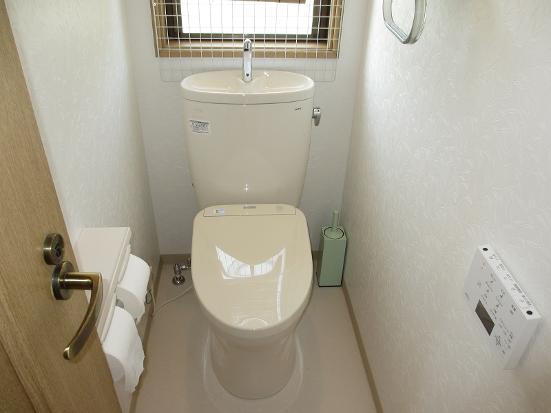 お掃除も楽々、超節水で経済的なトイレに！