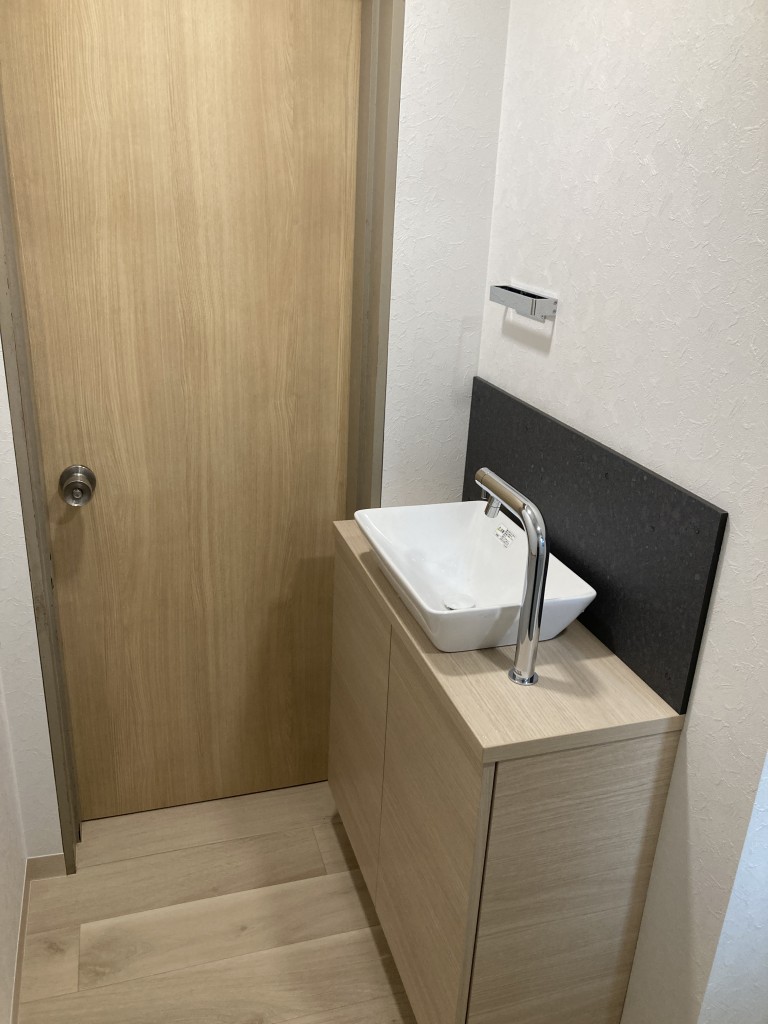 丸亀市トイレリフォーム｜TOTOレストルームドレッサーで収納力アップ