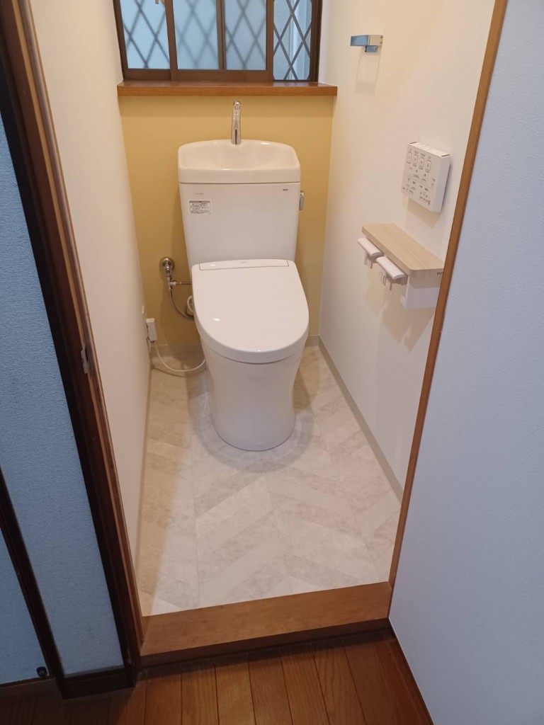 段差をなくして安心・快適に！TOTOピュアレストQRで明るいトイレ空間へ