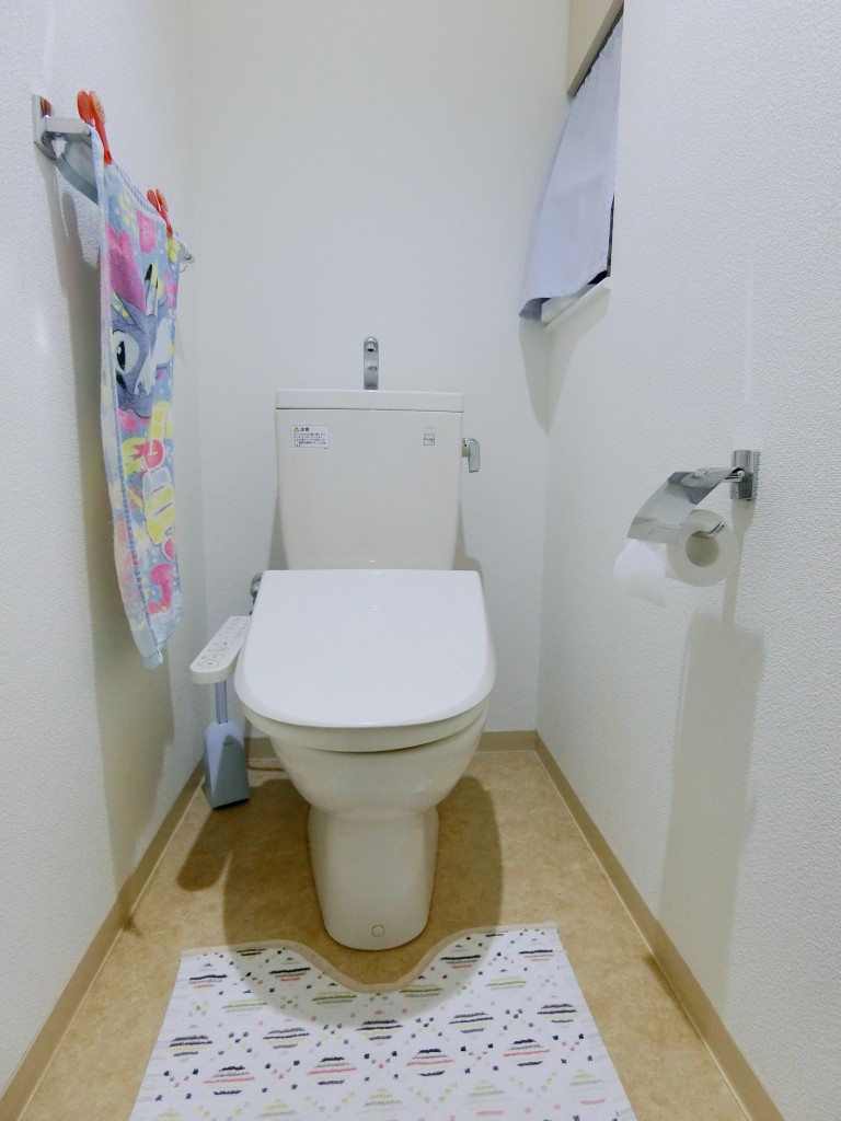 トイレB